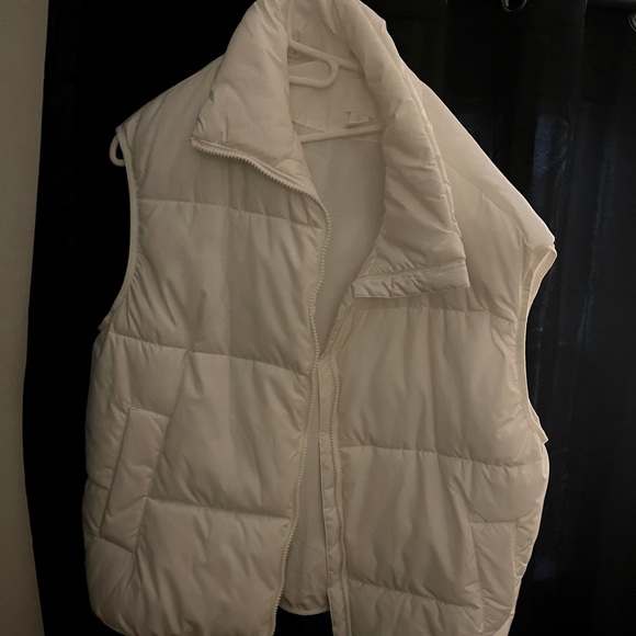 H&M Jackets & Blazers - H&M. Oversized puffer vest. NWOT.